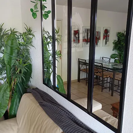 A 2 Chambres, Très Jolis De 64 M2